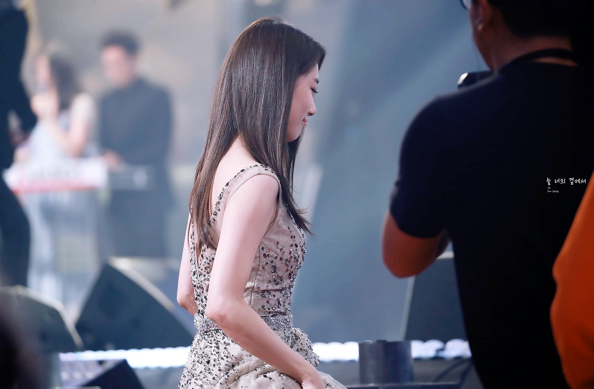 [모니터관광주의] 초대형 사이즈로 보는 수지.jpg | 인스티즈