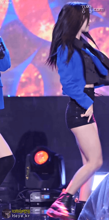 어깨노출하는 우주소녀 보나 ㄷㄷㄷ.gif | 인스티즈