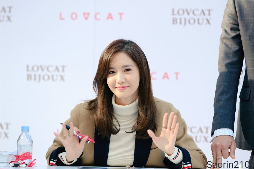 [PIC][24-10-2015]YoonA tham dự buổi fansign cho thương hiệu "LOVCAT" vào chiều nay - Page 4 4RY9cjrKik-3000x3000