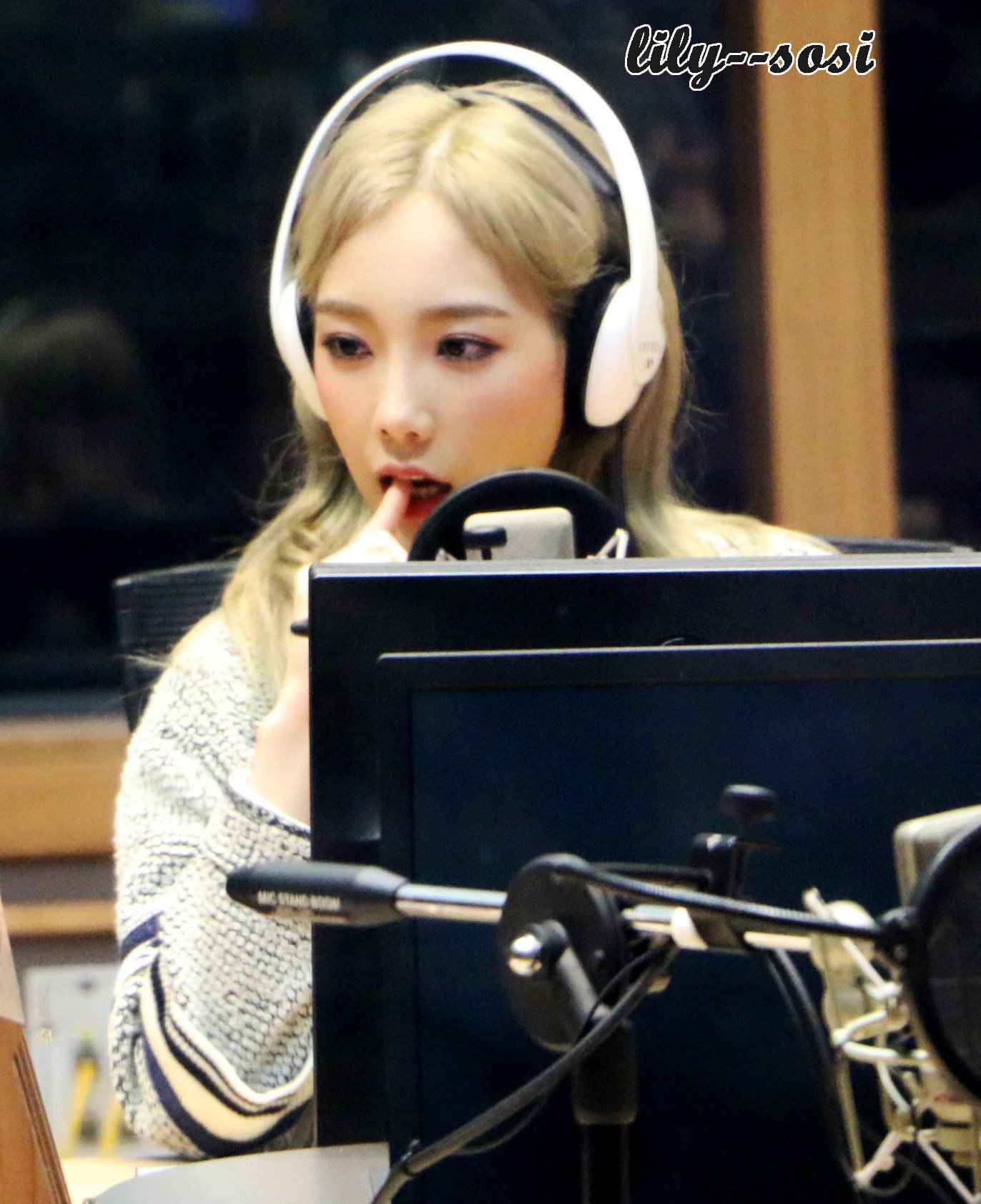 [OTHER][06-02-2015]Hình ảnh mới nhất từ DJ Sunny tại Radio MBC FM4U - "FM Date" - Page 27 4WkazaSkPV-3000x3000