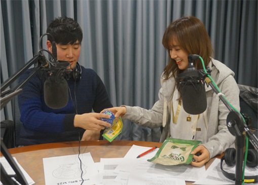 [PIC-VID][06-01-2016]Yuri tham dự "배성재의 주말유나이티드/Bae Sung Jae's Weekend United Radio" vào tối nay 5n7_fUZWcj-3000x3000