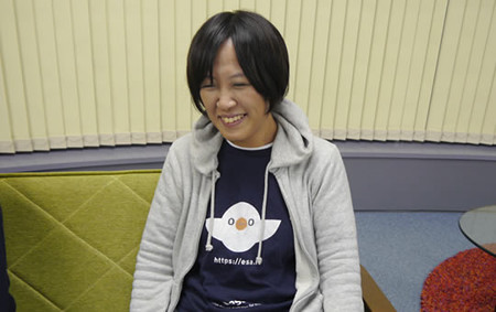 デザイナーの赤塚さんが笑っている