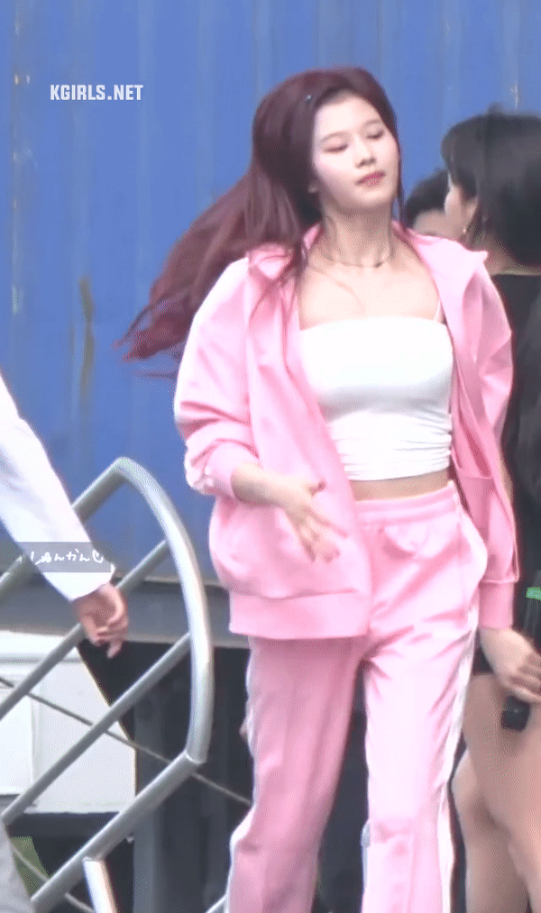 많이 더워보이는 사나ㄷㄷㄷ.gif | 인스티즈