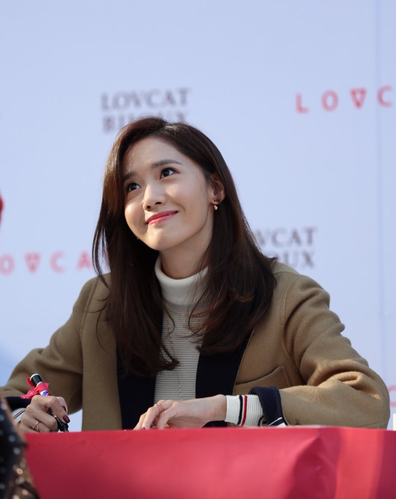 [PIC][24-10-2015]YoonA tham dự buổi fansign cho thương hiệu "LOVCAT" vào chiều nay - Page 2 9XiQtx5Vzu-3000x3000