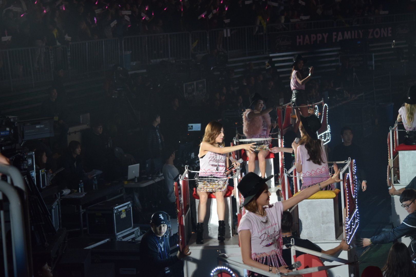 [PIC][21/22-11-2015]Hình ảnh mới nhất từ "GIRLS' GENERATION 4th TOUR – Phantasia – in SEOUL" của SNSD  - Page 5 9vP_0HZPiE-3000x3000