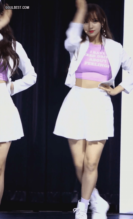 성소 레전드 의상 ㄷㄷ.gif | 인스티즈