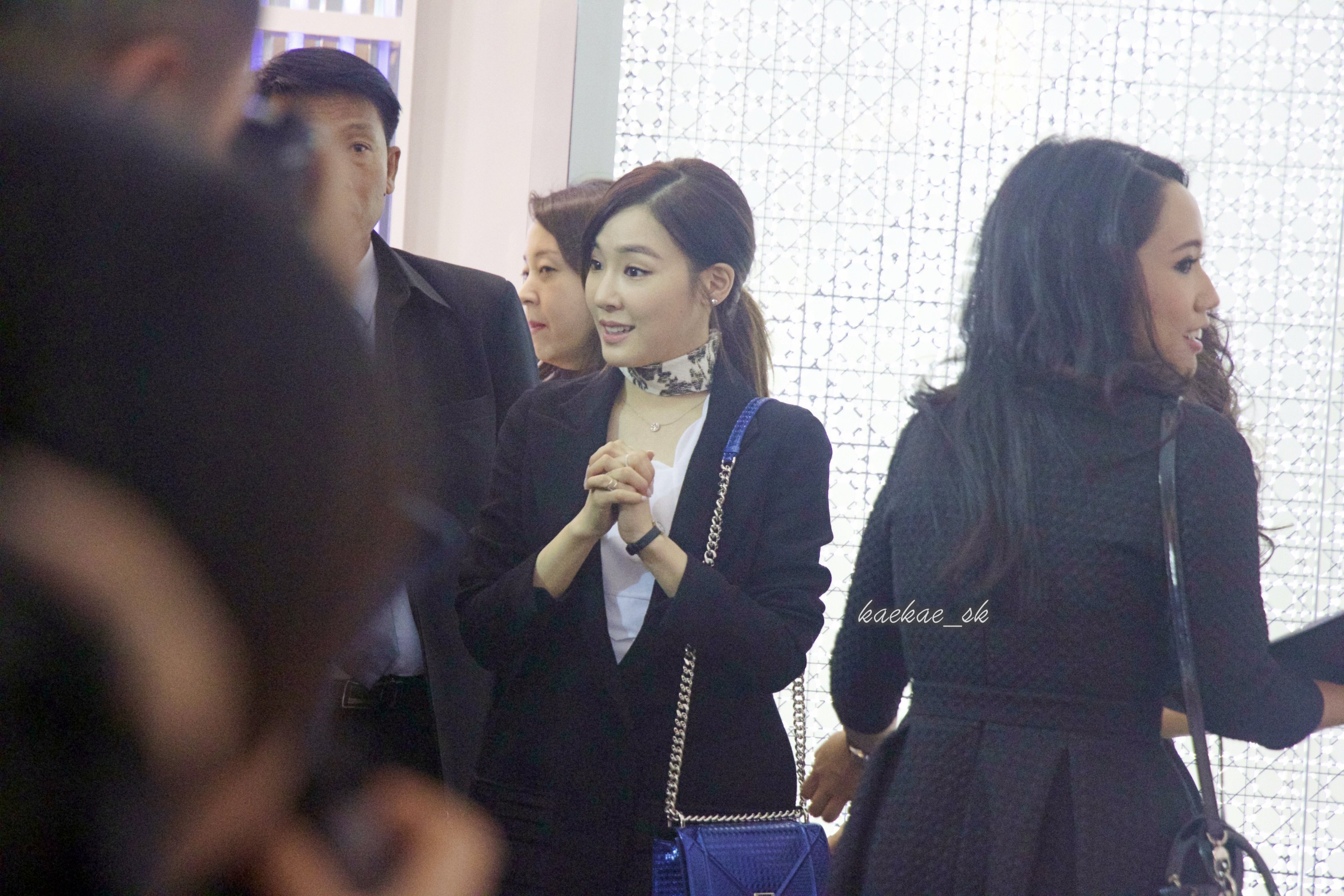 [PIC][17-02-2016]Tiffany khởi hành đi Thái Lan để tham dự sự kiện khai trương chi nhánh của thương hiệu "Christian Dior" vào hôm nay - Page 8 FFSn7xNMPq-3000x3000