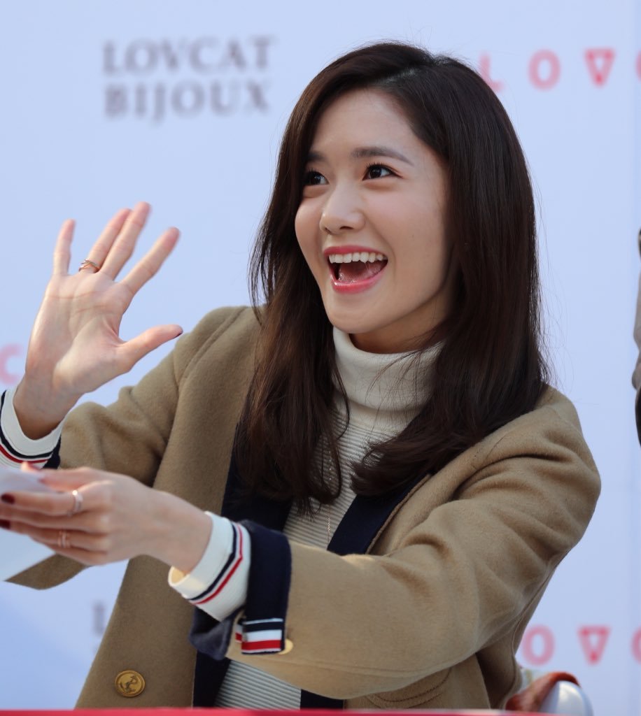 [PIC][24-10-2015]YoonA tham dự buổi fansign cho thương hiệu "LOVCAT" vào chiều nay - Page 2 FiffGNmPv9-3000x3000