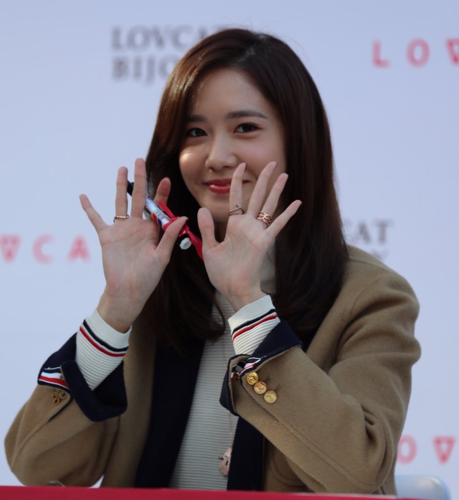 [PIC][24-10-2015]YoonA tham dự buổi fansign cho thương hiệu "LOVCAT" vào chiều nay - Page 2 IoKsDe9zvG-3000x3000