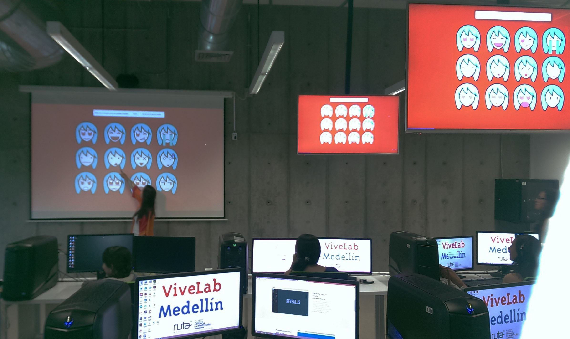 What we feel when we are learning computer programing Human and gender topics to support learning process