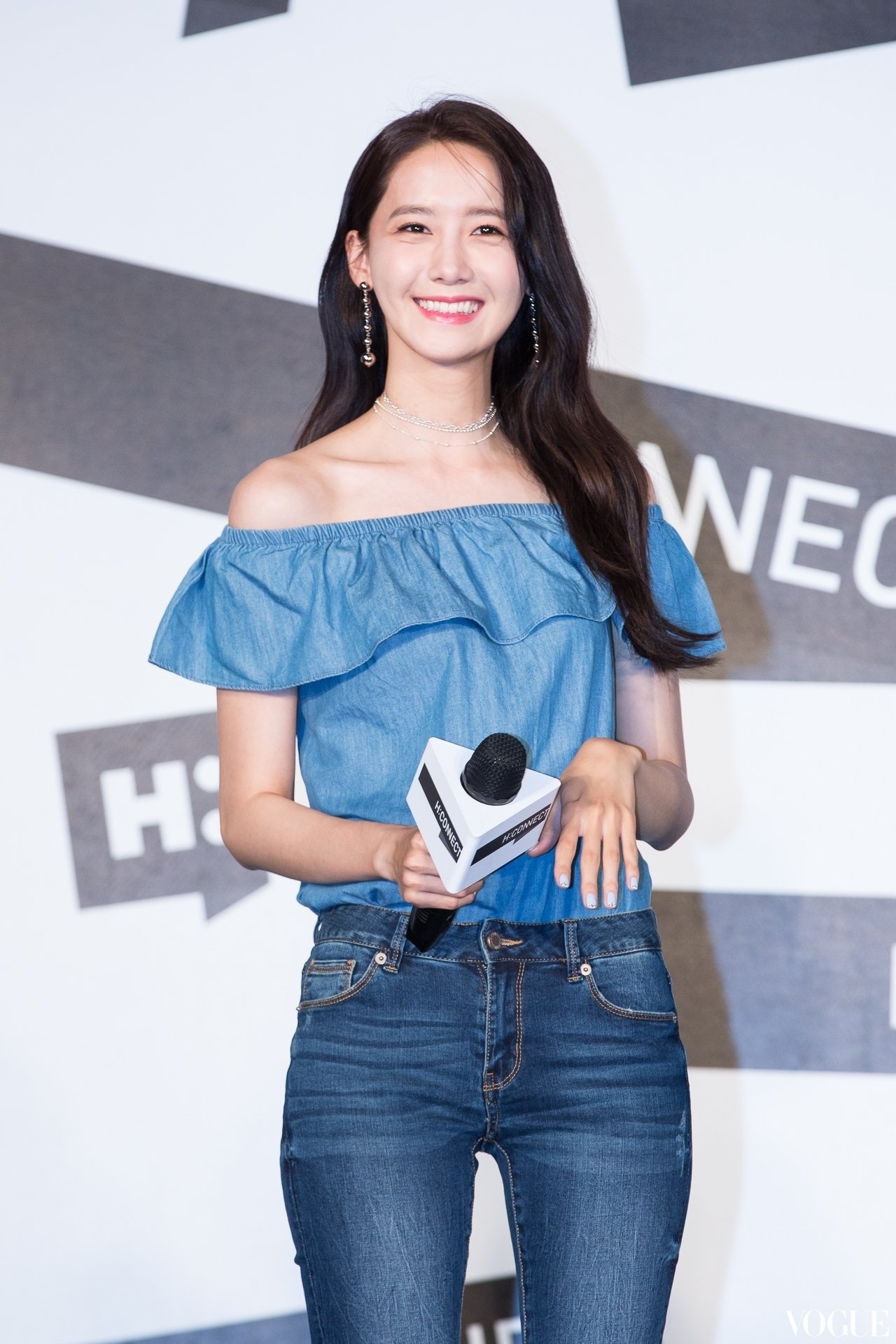 [PIC][22-07-2017]YoonA khởi hành đi Đài Loan để tham dự buổi Fanmeeting cho thương hiệu "H:CONNECT" vào hôm nay - Page 3 ODYKzf3JAu-3000x3000