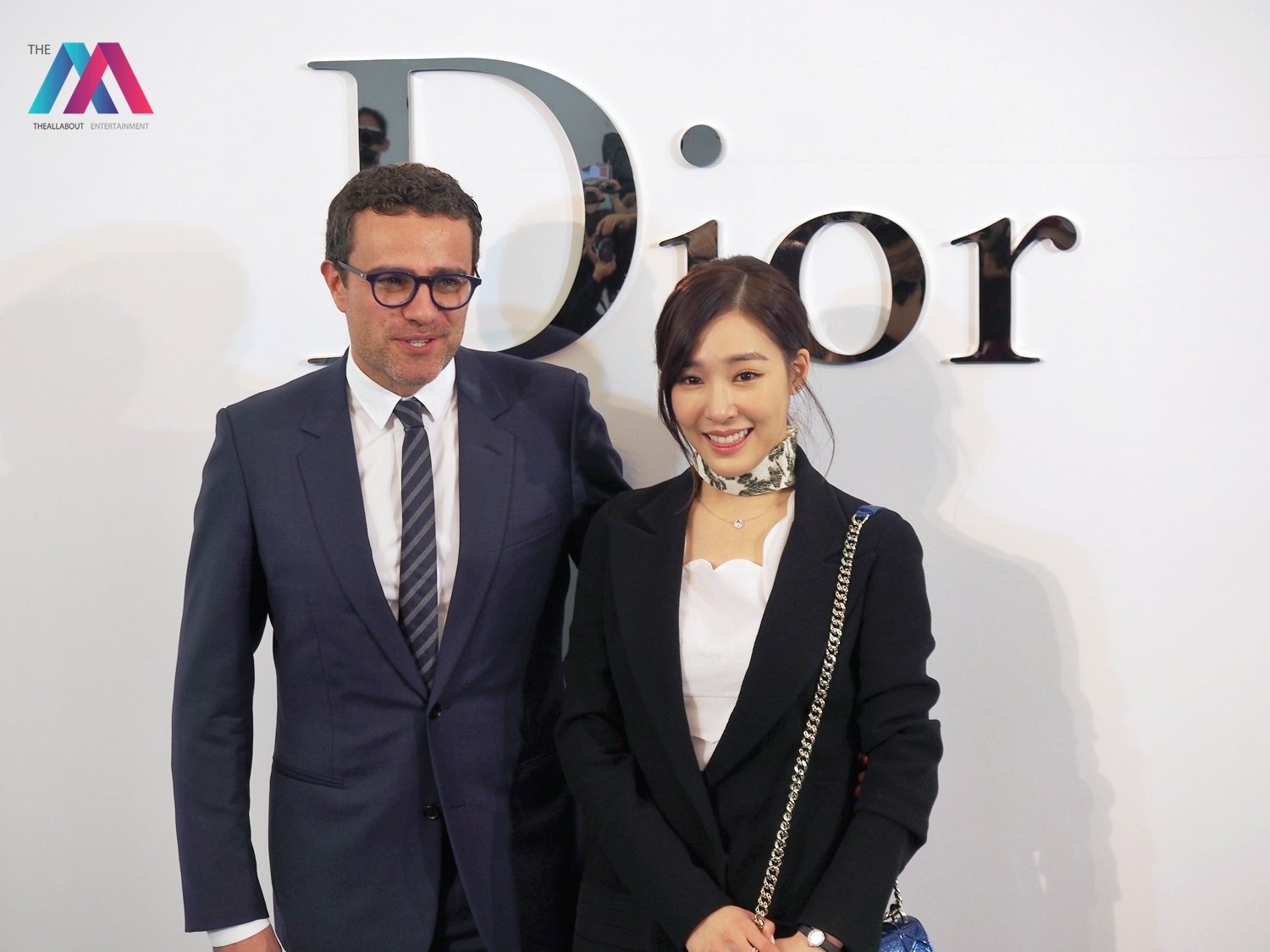 [PIC][17-02-2016]Tiffany khởi hành đi Thái Lan để tham dự sự kiện khai trương chi nhánh của thương hiệu "Christian Dior" vào hôm nay - Page 7 Qd64FI1FiT-3000x3000