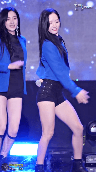 어깨노출하는 우주소녀 보나 ㄷㄷㄷ.gif | 인스티즈