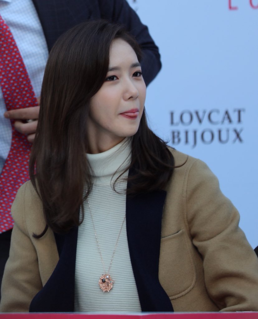 [PIC][24-10-2015]YoonA tham dự buổi fansign cho thương hiệu "LOVCAT" vào chiều nay - Page 2 WSbooqDx1D-3000x3000
