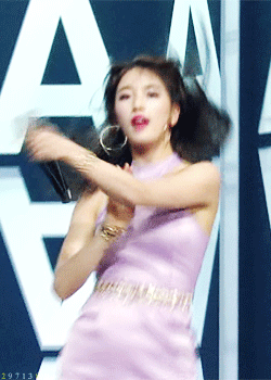 아무색깔이나 다어울리는 수지.gif | 인스티즈