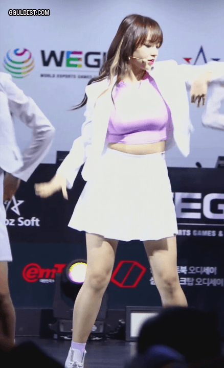 성소 레전드 의상 ㄷㄷ.gif | 인스티즈