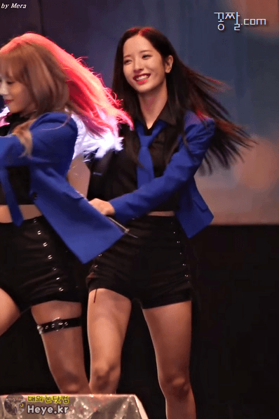 어깨노출하는 우주소녀 보나 ㄷㄷㄷ.gif | 인스티즈