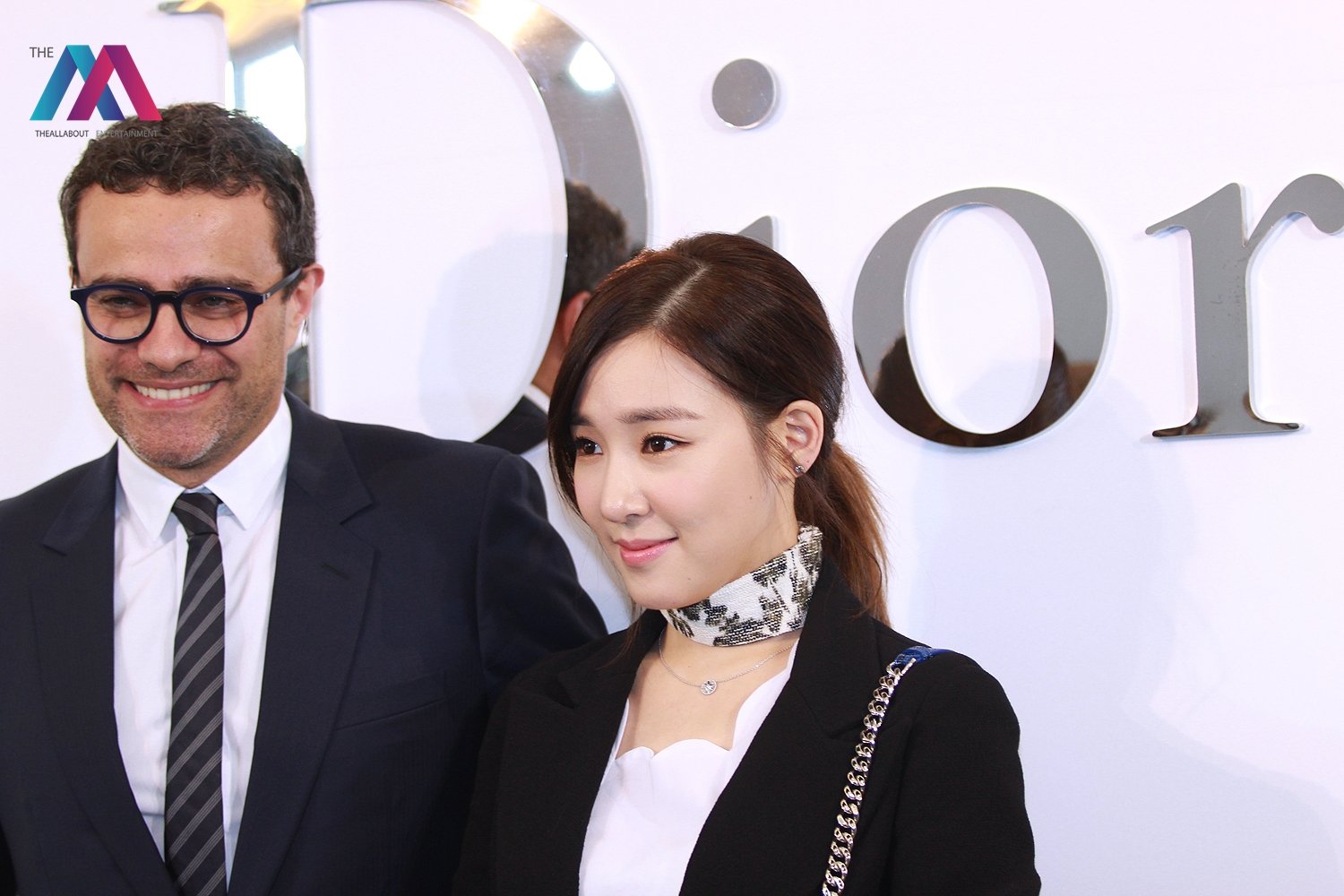 [PIC][17-02-2016]Tiffany khởi hành đi Thái Lan để tham dự sự kiện khai trương chi nhánh của thương hiệu "Christian Dior" vào hôm nay - Page 8 YrKHP98bgo-3000x3000