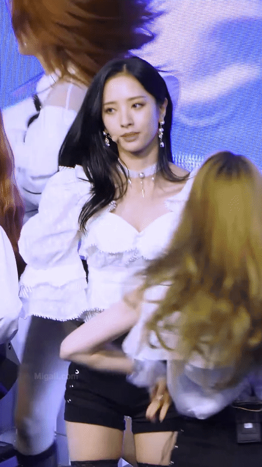 망사스타킹 착용한 우주소녀의 섹시 아이콘 보나.gif | 인스티즈