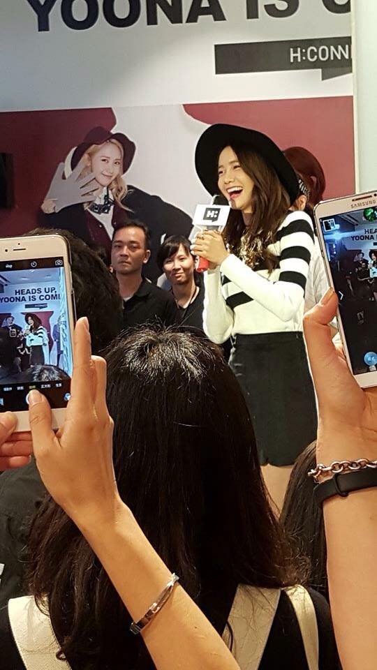 [PIC][31-10-2015]YoonA khởi hành đi Đài Loan để tham dự Fansign cho thương hiệu "H:CONNECT" vào sáng nay - Page 3 _Z-JXa0MNv-3000x3000