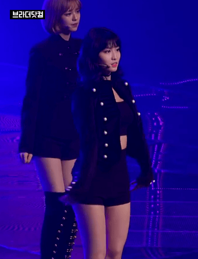 트와이스 모모의 몸매 ㄷㄷㄷㄷ.gif | 인스티즈