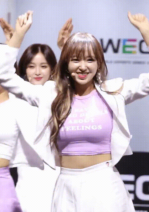 성소 레전드 의상 ㄷㄷ.gif | 인스티즈