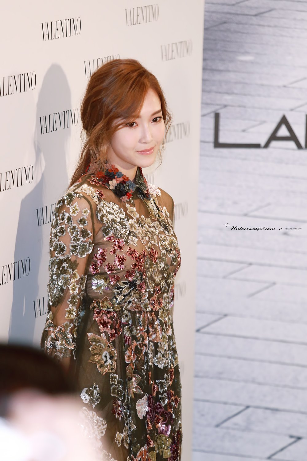 [PIC][04-09-2014]Jessica xuất phát đi Hồng Kông để tham dự sự kiện của thương hiệu "Valentino" vào chiều nay - Page 4 ETb_SrjbIl-3000x3000