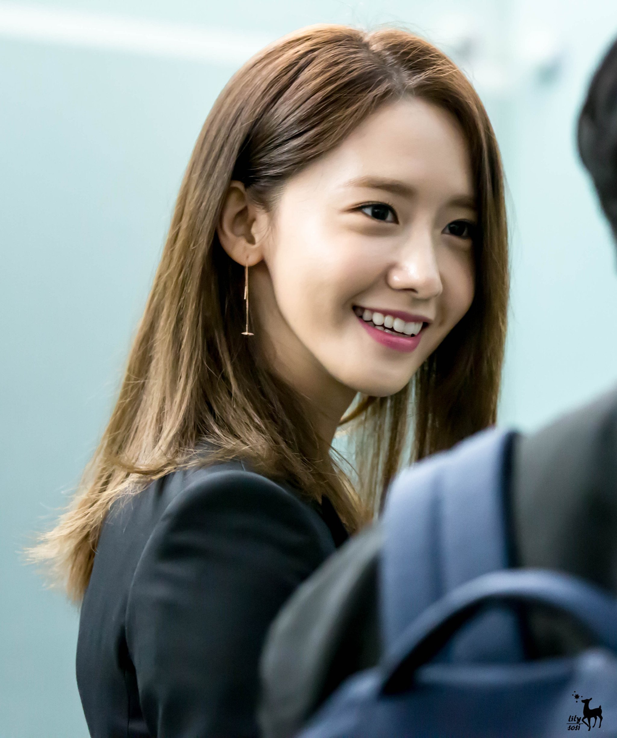 [PIC][13-03-2016]YoonA khởi hành đi Trường Sa - Trung Quốc để ghi hình cho chương trình "Happy Camp" vào sáng nay - Page 2 GC9xatNZUv-3000x3000