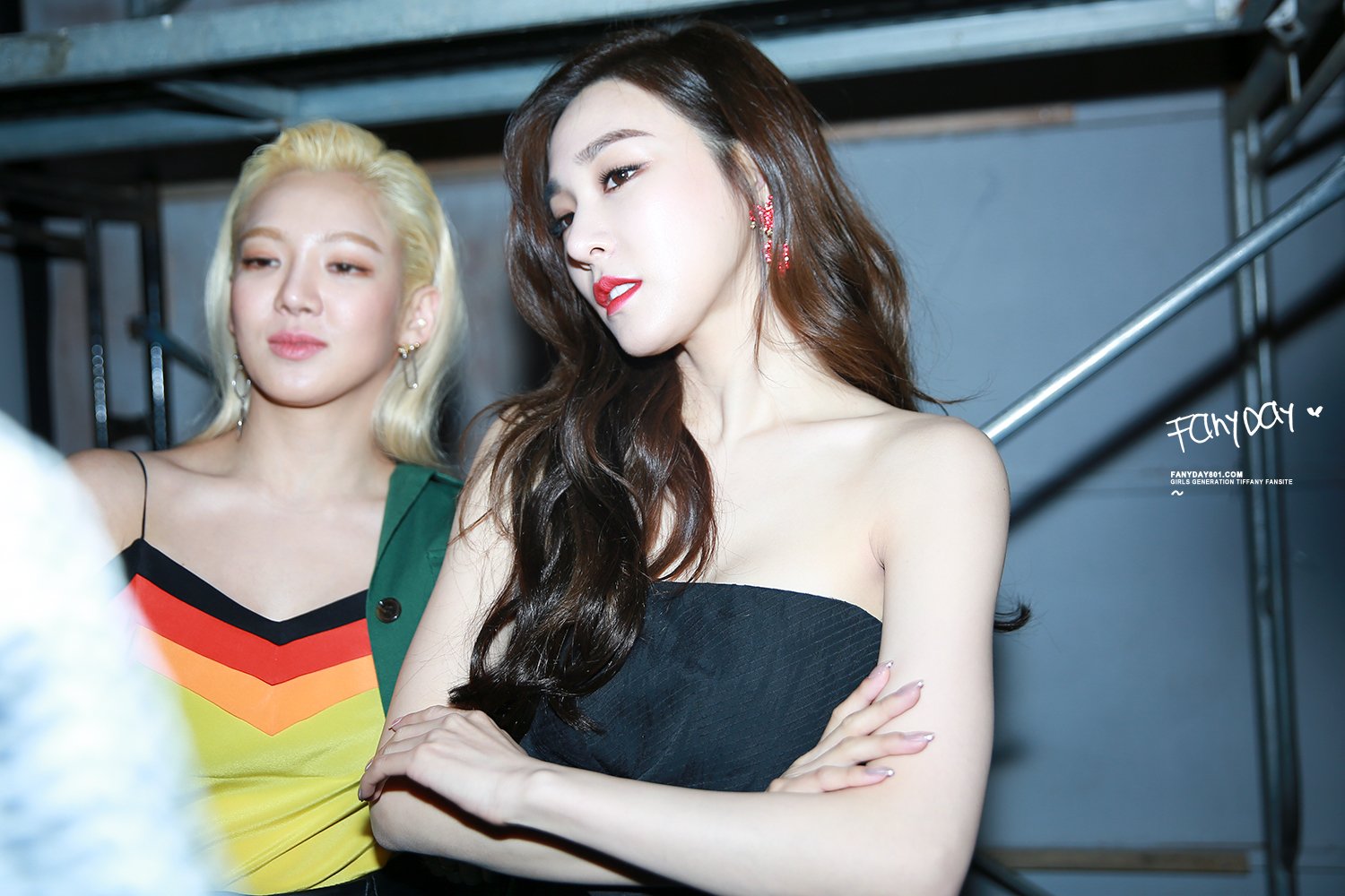 [PIC][29-03-2017]Tiffany - HyoYeon và SeoHyun tham dự sự kiện ra mắt BST Thu - Đông của thương hiệu "PUSHBUTTON" trong khuôn khổ "2017 S/S HERA Seoul Fashion Week" vào chiều nay - Page 5 GYJ1fSB4rN-3000x3000