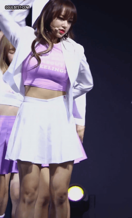 성소 레전드 의상 ㄷㄷ.gif | 인스티즈