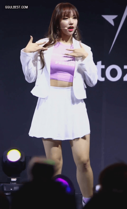 성소 레전드 의상 ㄷㄷ.gif | 인스티즈