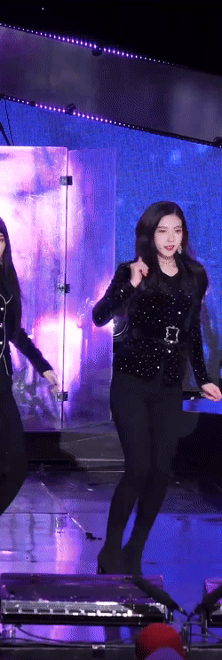 올블랙 조이.gif | 인스티즈