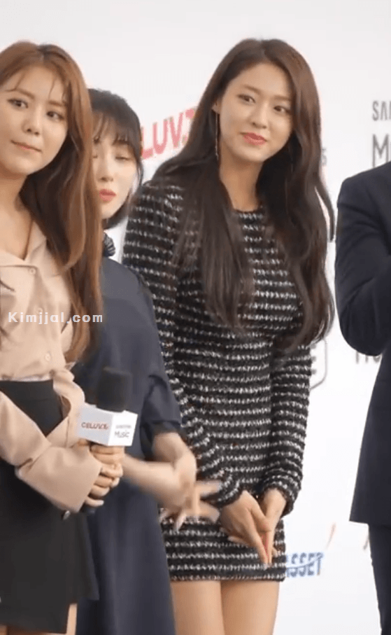 원피스 입은 설현이 ㄷㄷㄷ.gif | 인스티즈