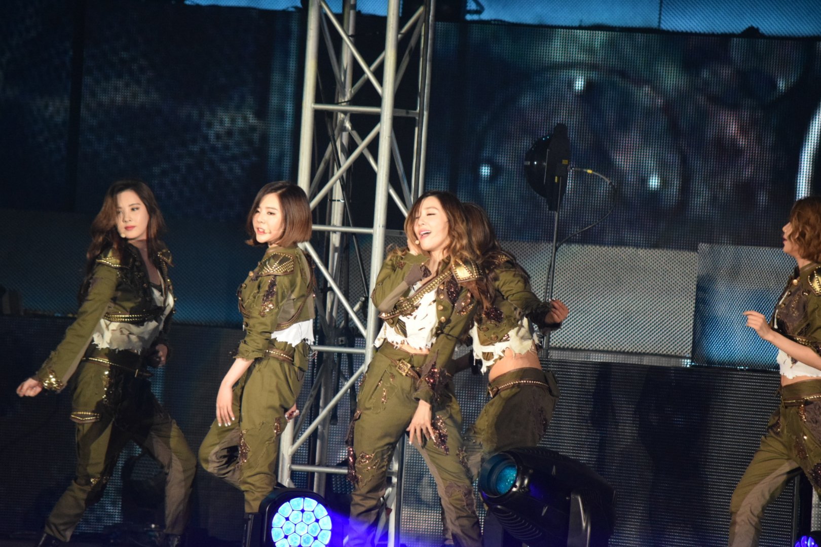 [PIC][21/22-11-2015]Hình ảnh mới nhất từ "GIRLS' GENERATION 4th TOUR – Phantasia – in SEOUL" của SNSD  - Page 5 Lv_ash-1qo-3000x3000
