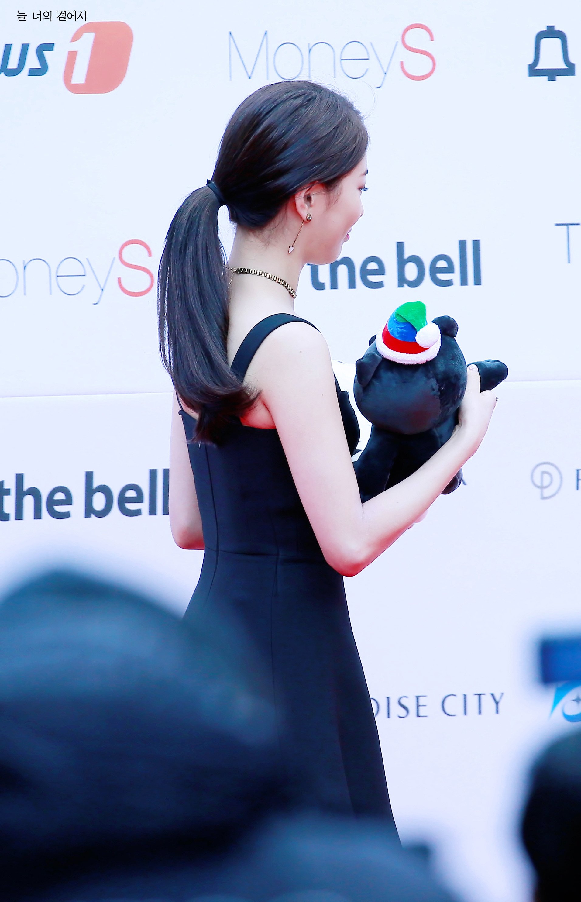 [모니터관광주의] 초대형 사이즈로 보는 수지.jpg | 인스티즈