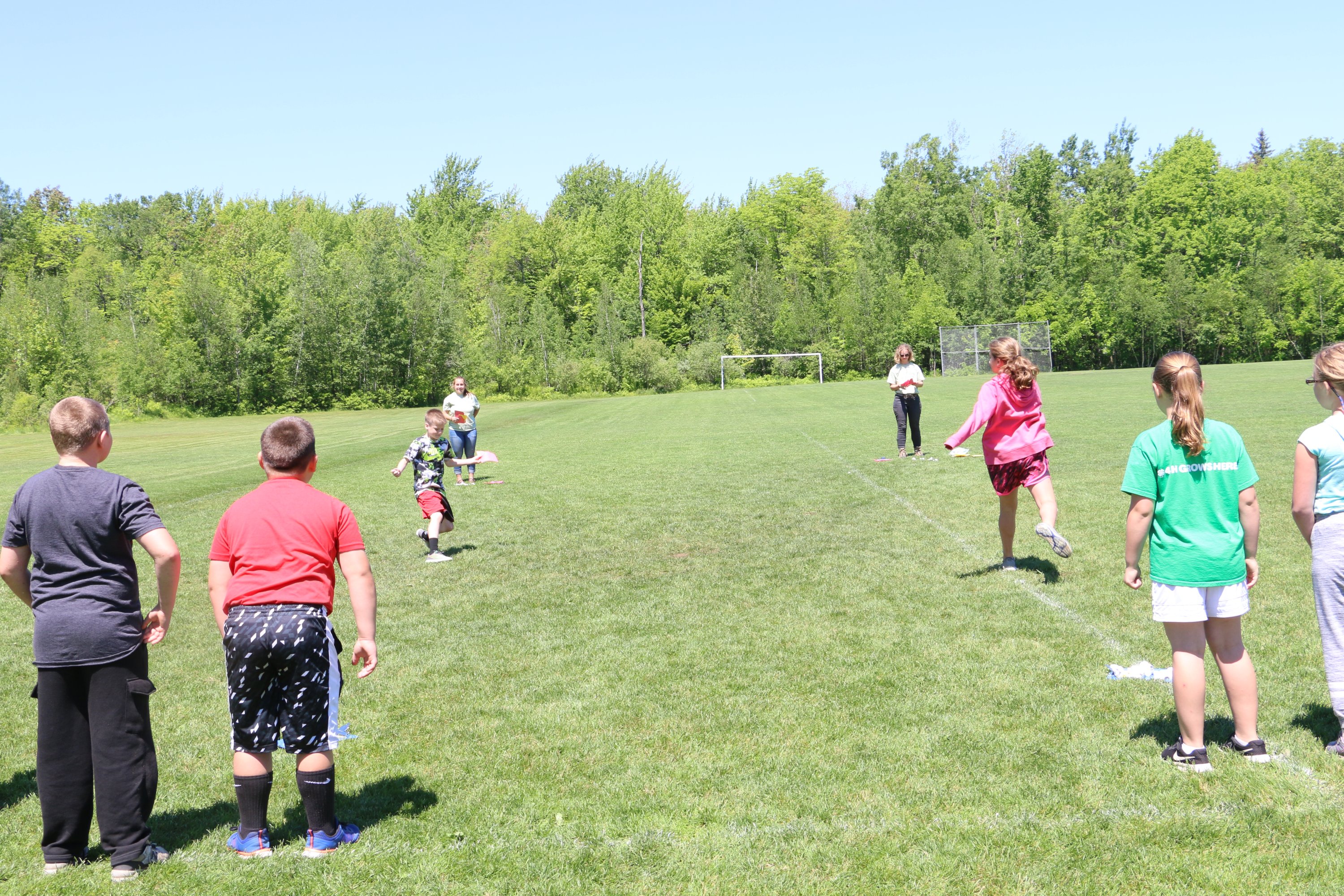 Student pollinators race to flowers during the relay race.