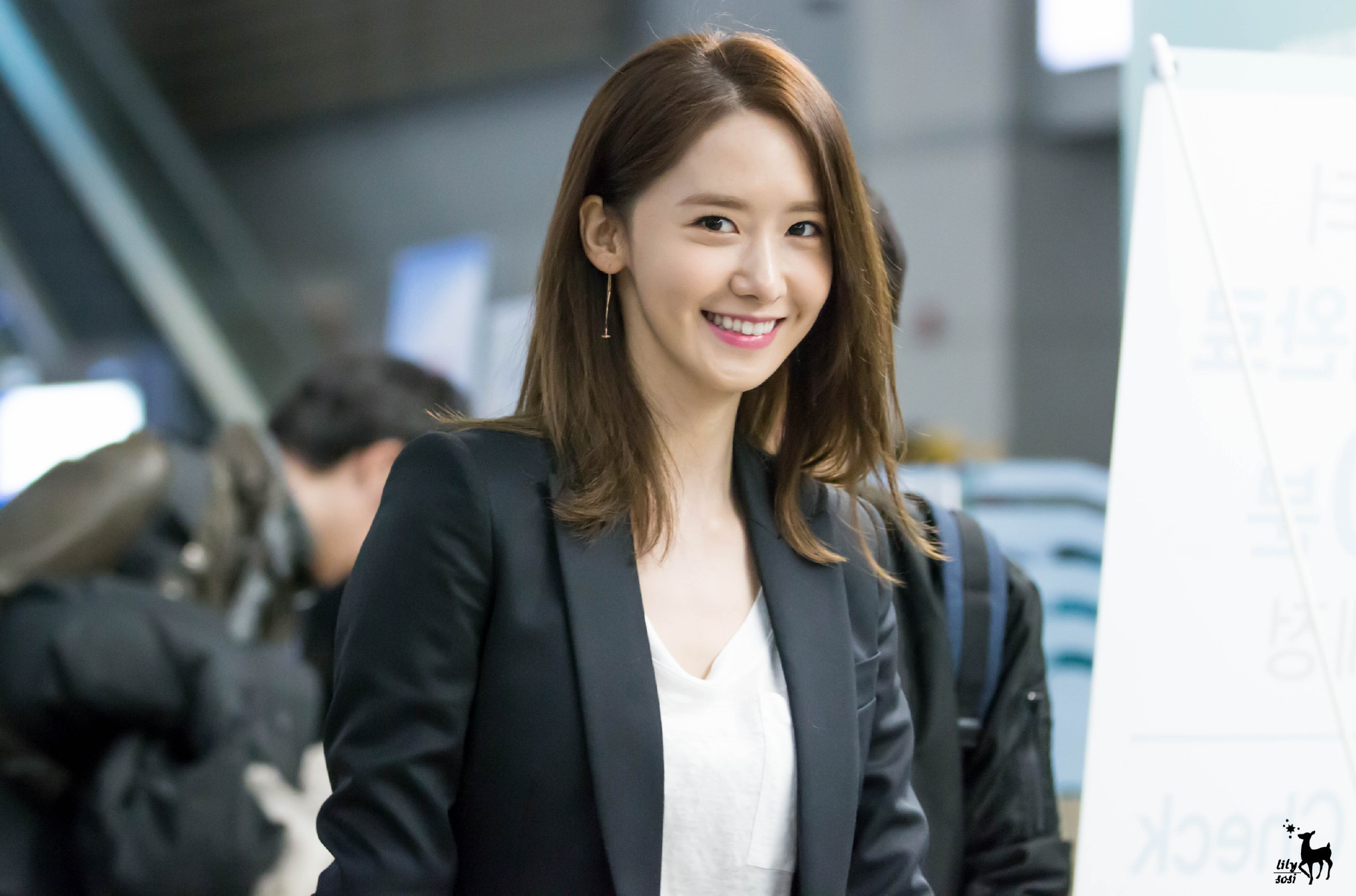 [PIC][13-03-2016]YoonA khởi hành đi Trường Sa - Trung Quốc để ghi hình cho chương trình "Happy Camp" vào sáng nay - Page 2 PpM_577OXI