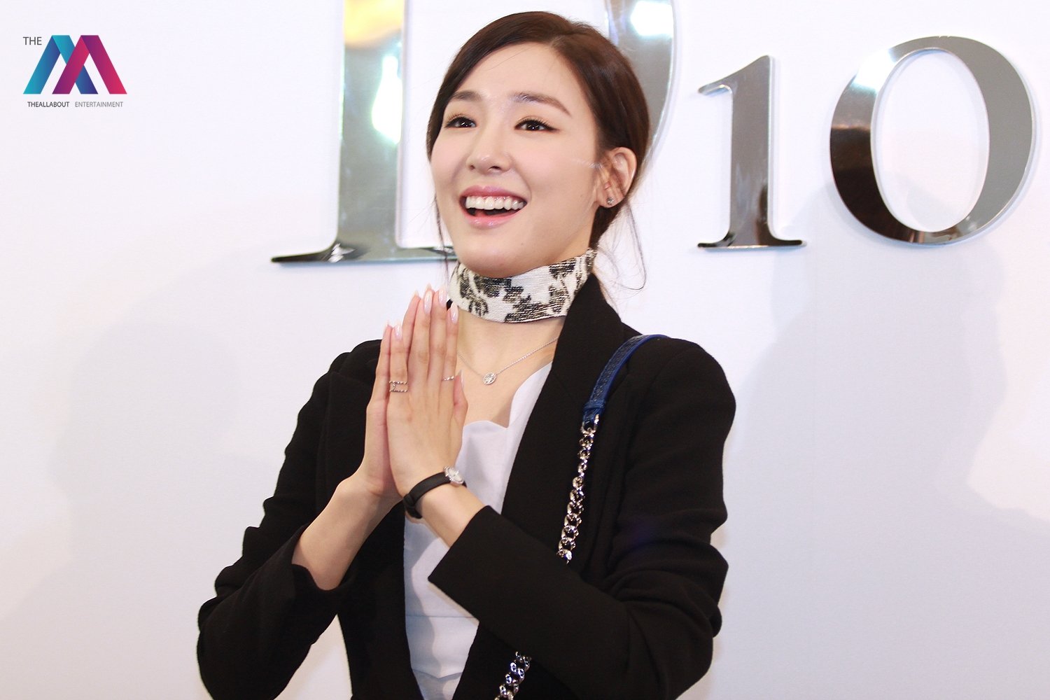 [PIC][17-02-2016]Tiffany khởi hành đi Thái Lan để tham dự sự kiện khai trương chi nhánh của thương hiệu "Christian Dior" vào hôm nay - Page 7 QMB5yVXxCo-3000x3000