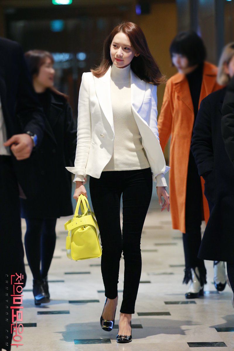 [PIC][28-01-2016]YoonA tham dự sự kiện Khai trương "Roger Vivier Pop Up Store" vào chiều nay SLcnattdTg-3000x3000