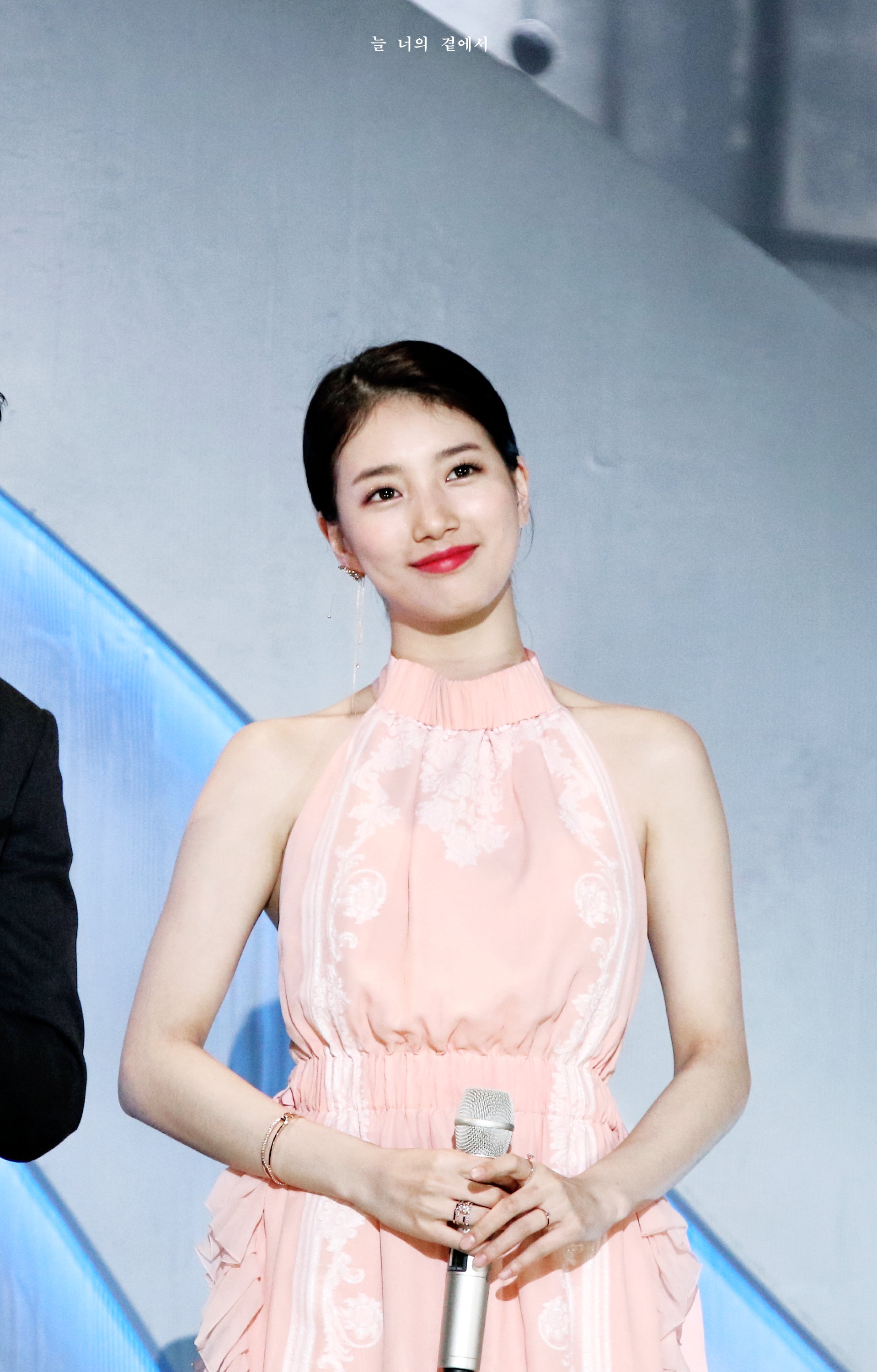 [모니터관광주의] 초대형 사이즈로 보는 수지.jpg | 인스티즈