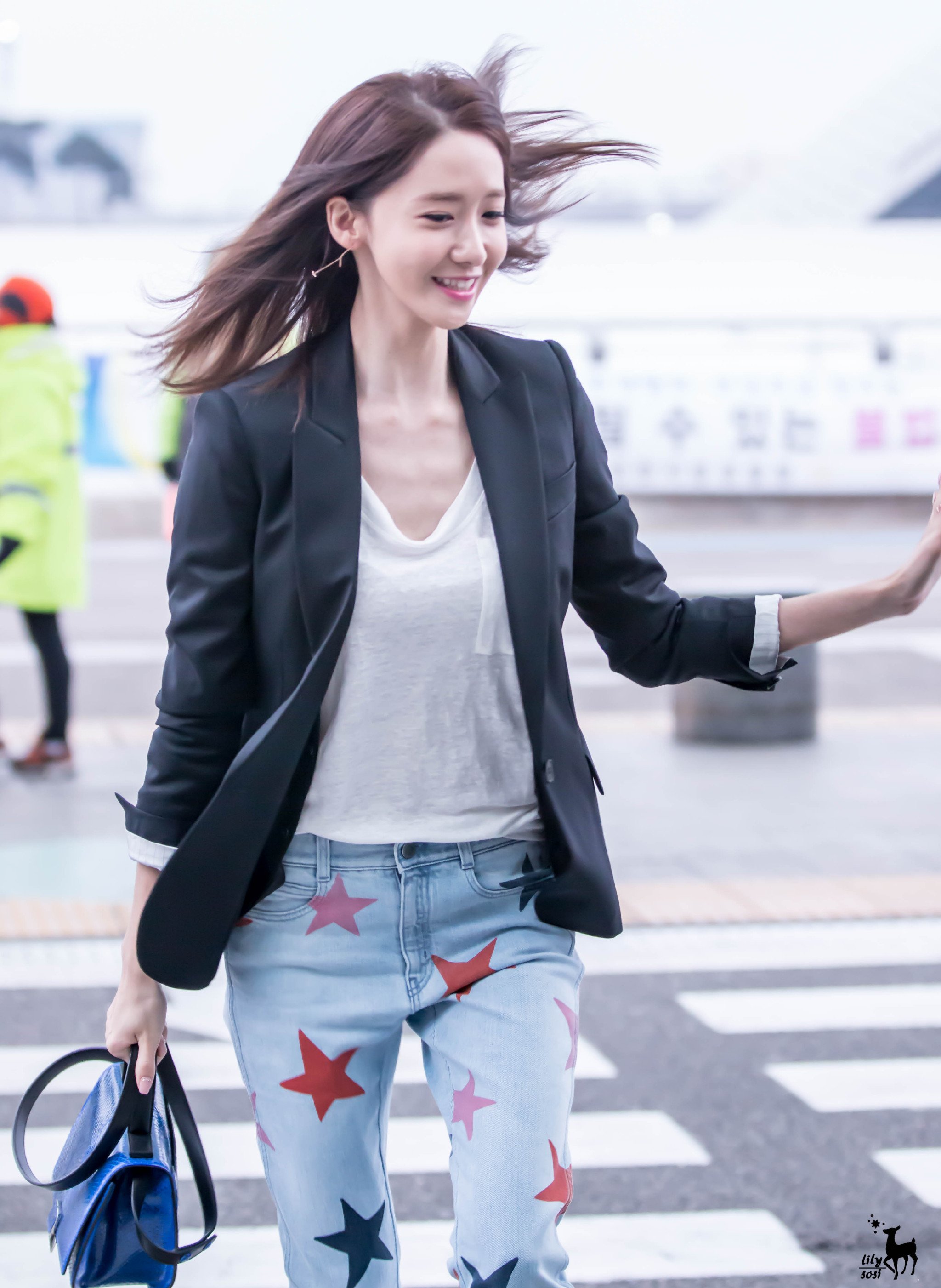 [PIC][13-03-2016]YoonA khởi hành đi Trường Sa - Trung Quốc để ghi hình cho chương trình "Happy Camp" vào sáng nay - Page 2 U0WlLgTuA2-3000x3000