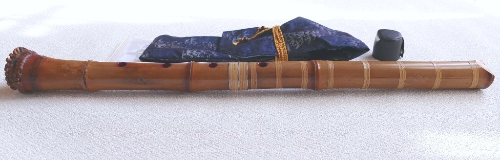 亀屋- 都山流一尺9寸尺八・露秋 ・歌口水牛の銀巻き・2印