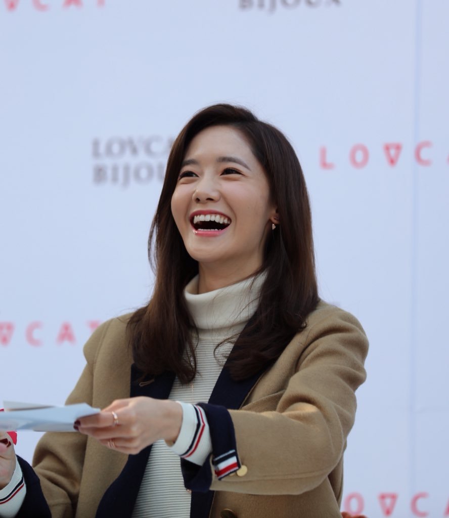 [PIC][24-10-2015]YoonA tham dự buổi fansign cho thương hiệu "LOVCAT" vào chiều nay - Page 2 WtbEk6gLm7-3000x3000