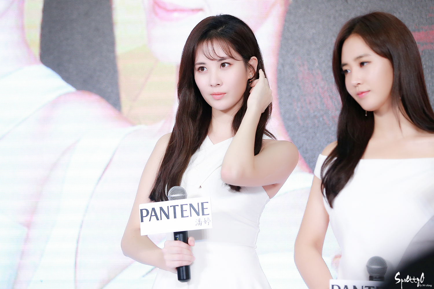 [PIC][24-10-2016]Yuri và SeoHyun khởi hành đi Thâm Quyến, Trung Quốc để tham dự sự kiện của thương hiệu "PANTENE" vào sáng nay - Page 3 YwxaL8i1WC